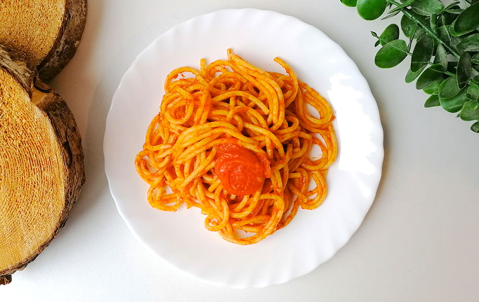 Spaghetti con crema di peperoncino, nduja e pomodorini